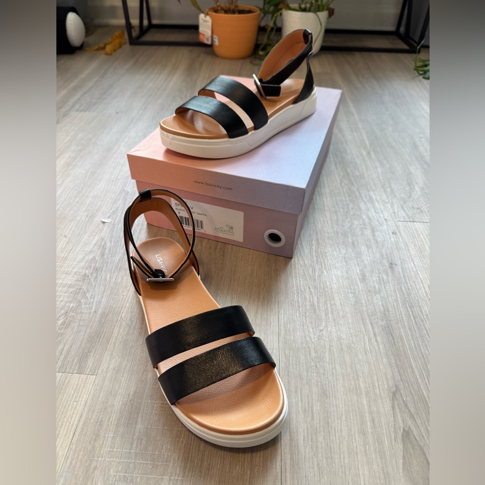 NWB Lisa Vicky Spirit Women's Black and Tan Sandals - Picture 1 of 4
